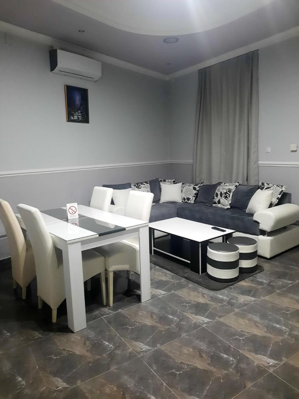 Apartments Royal Menex Požarevac Стая снимка