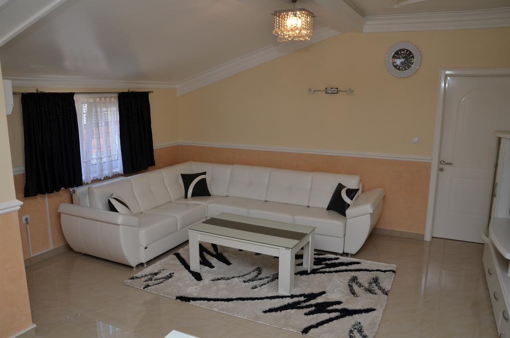 Apartments Royal Menex Požarevac Стая снимка